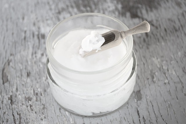 coconut-oil-on-wooden-spoon-2090576_640