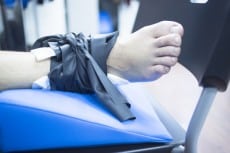 Muscle injury strain pain cold physiotherapy treatment