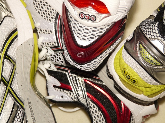 sneakers-77088_640