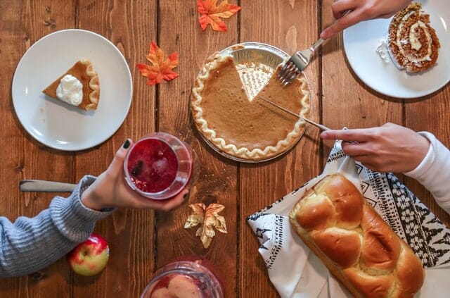 bread-food-plate-light-669729