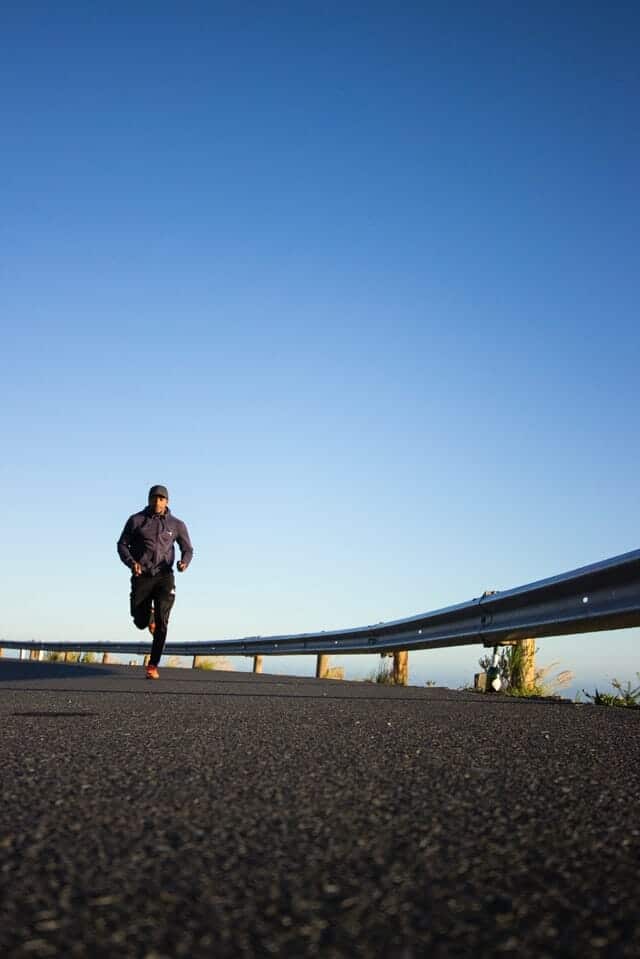 photo-of-man-running-during-daytime-2803158