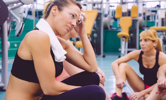 photodune-11113383-woman-tired-with-towel-resting-in-the-gym-after-training-xs