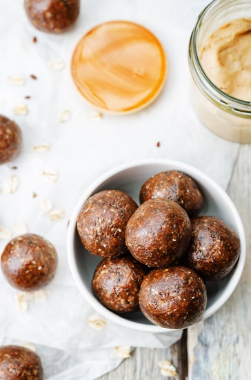 photodune-13006885-raw-vegan-peanut-butter-oat-coconut-cacao-balls-xs