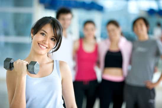 woman lifting free weights