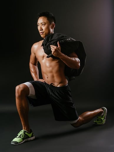 photodune-6369003-man-doing-lunge-exercises-with-sand-bag-xs