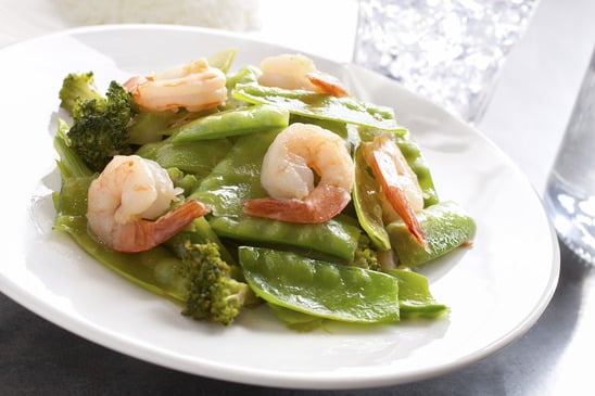 Stir-fry a snow peas shrimp dish